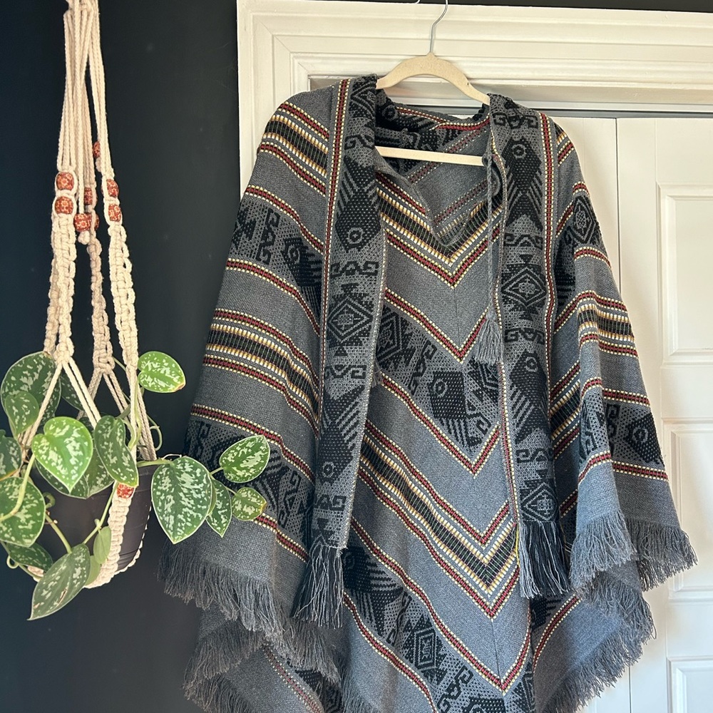 Tejidos Diaz- Gray Woven Ecuadorian Poncho